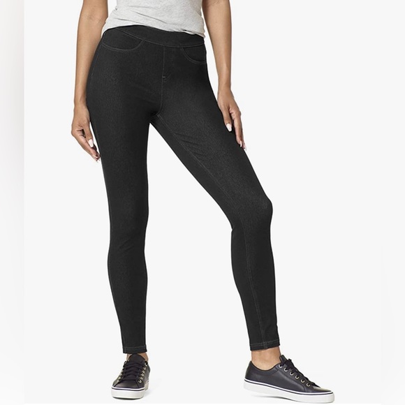 HUE Women's Essential Denim Leggings with Pockets Curvy Fit Pull On Pants, Available in Plus